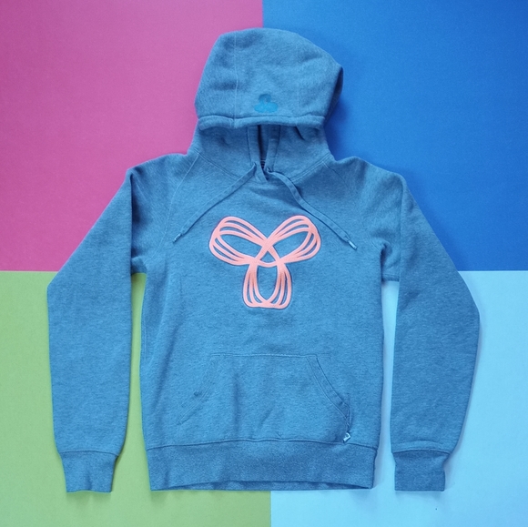 TNA Sweaters - Women’s TNA Embroidered Graphic Sweatshirt